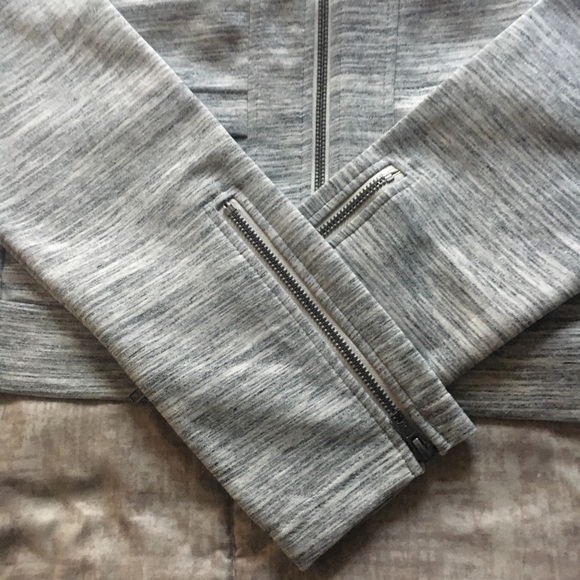 SALE! Fabletics Magnolia semi-cropped jacket - Picture 3 of 5